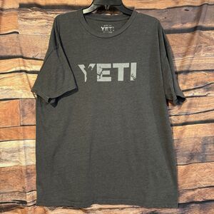 YETI Gray Bow Deer Hunting Logo T-shirt Men's XXL  Outdoors Short Sleeve Tee